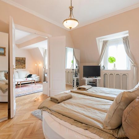 View To The Roofs Luxury Apartment With 2 Bedrooms 부다페스트 외부 사진