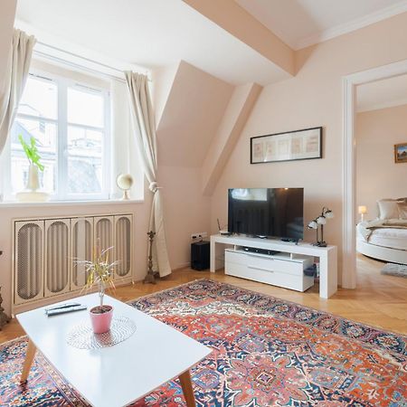 View To The Roofs Luxury Apartment With 2 Bedrooms 부다페스트 외부 사진