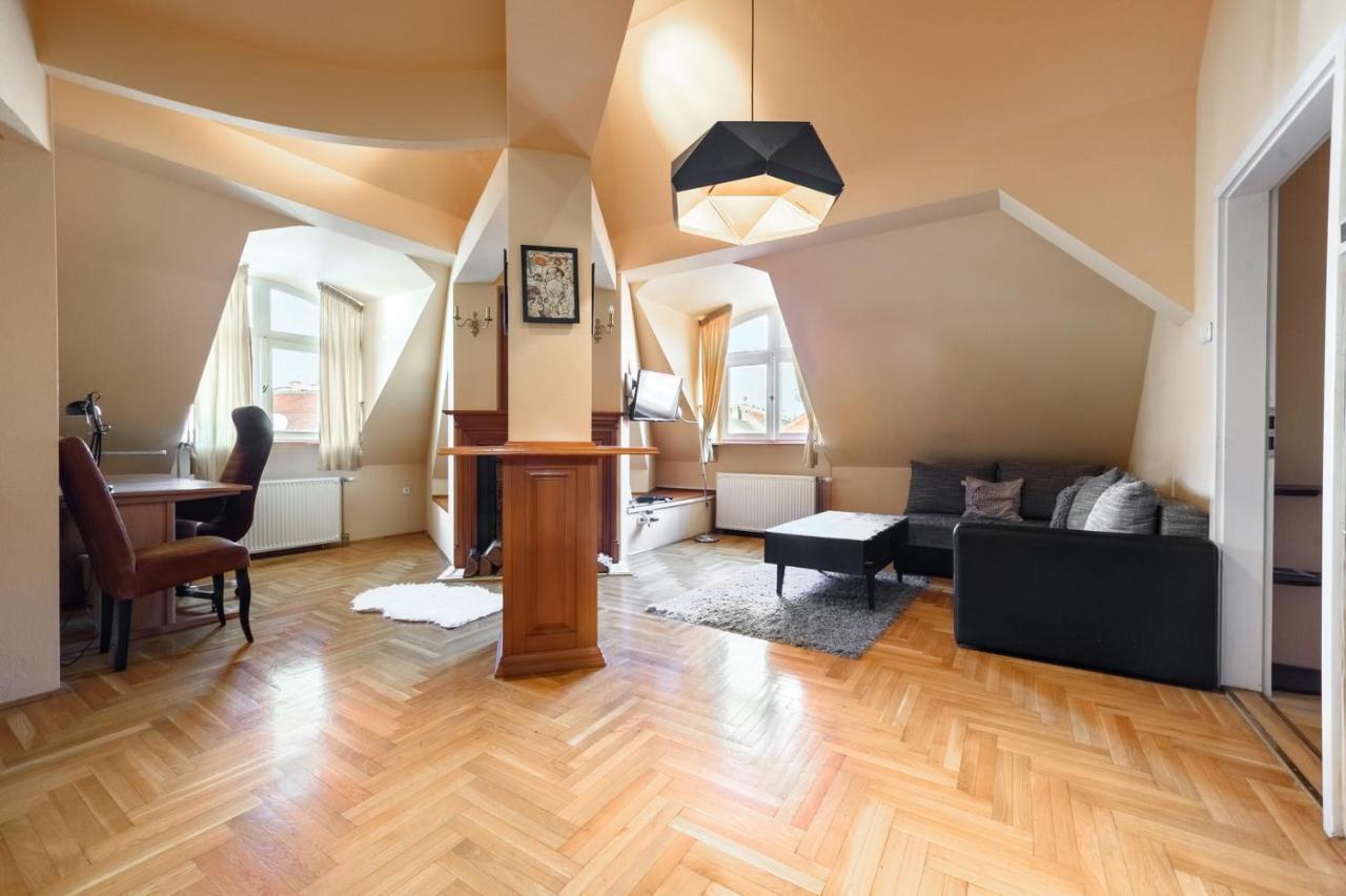 View To The Roofs Luxury Apartment With 2 Bedrooms 부다페스트 외부 사진