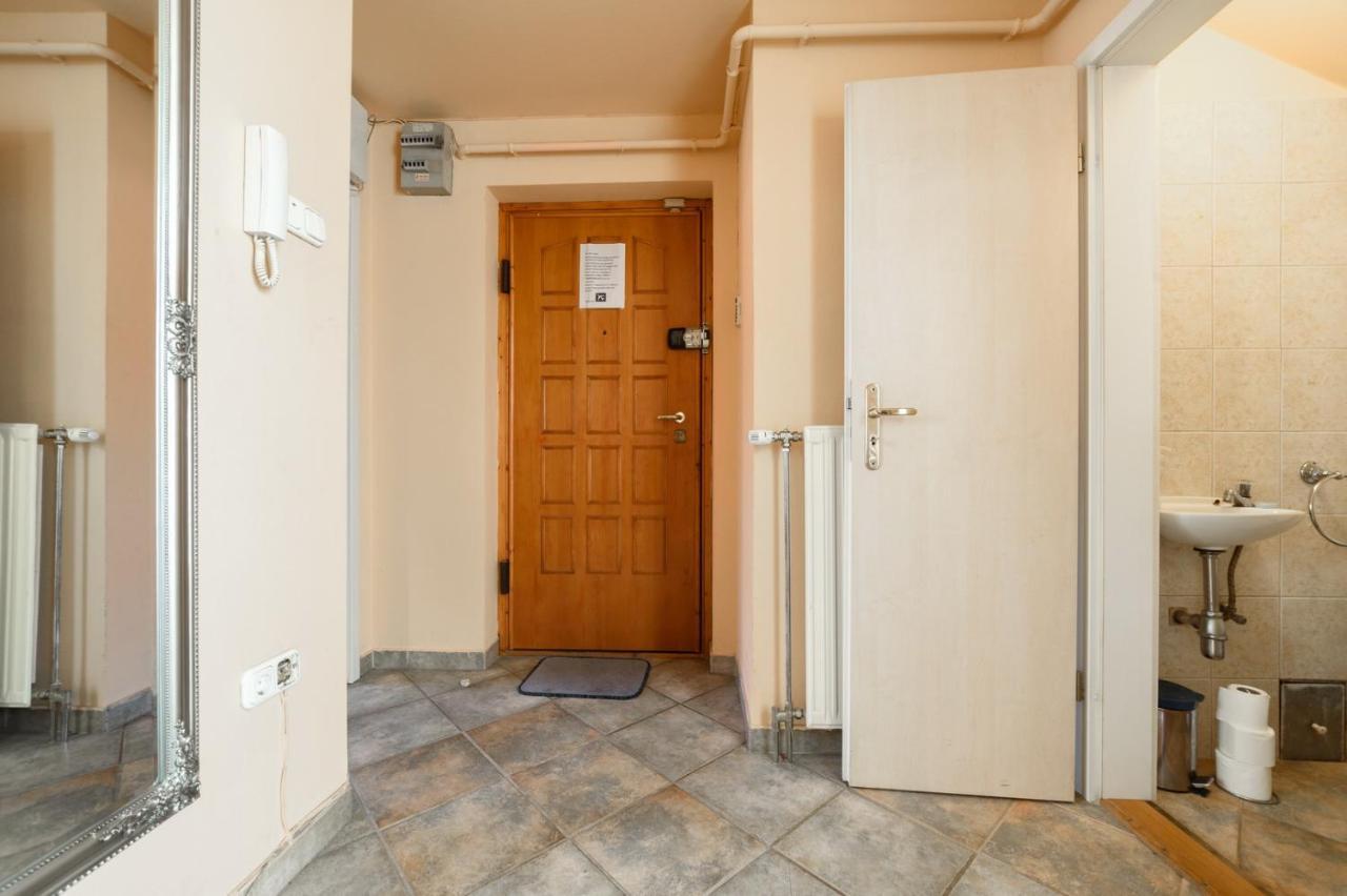 View To The Roofs Luxury Apartment With 2 Bedrooms 부다페스트 외부 사진