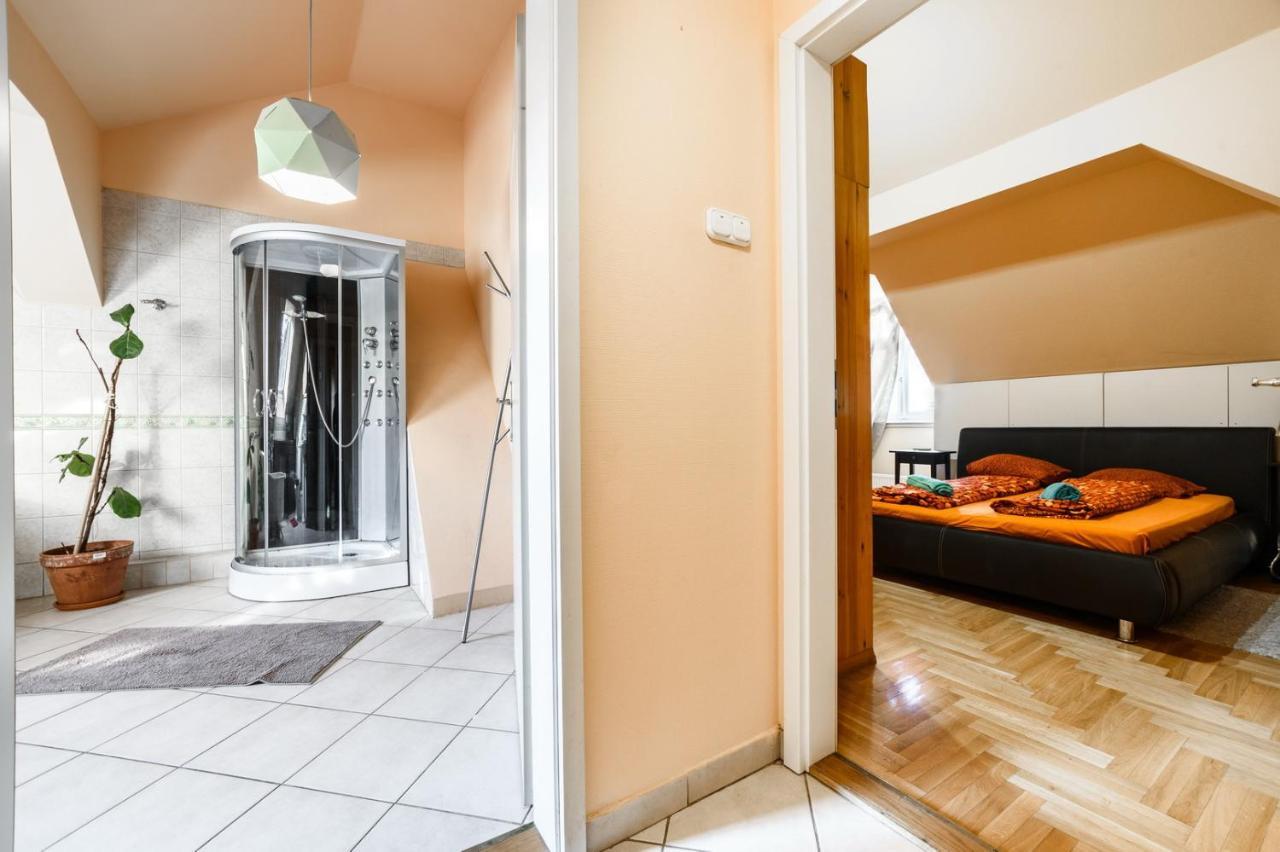 View To The Roofs Luxury Apartment With 2 Bedrooms 부다페스트 외부 사진