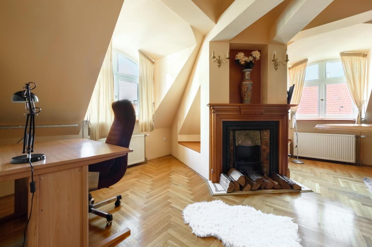 View To The Roofs Luxury Apartment With 2 Bedrooms 부다페스트 외부 사진
