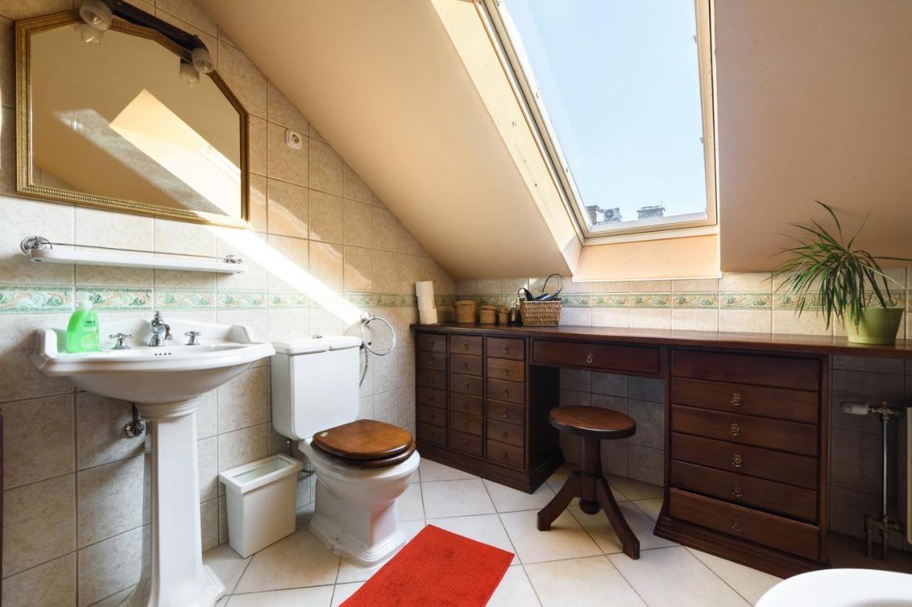 View To The Roofs Luxury Apartment With 2 Bedrooms 부다페스트 외부 사진