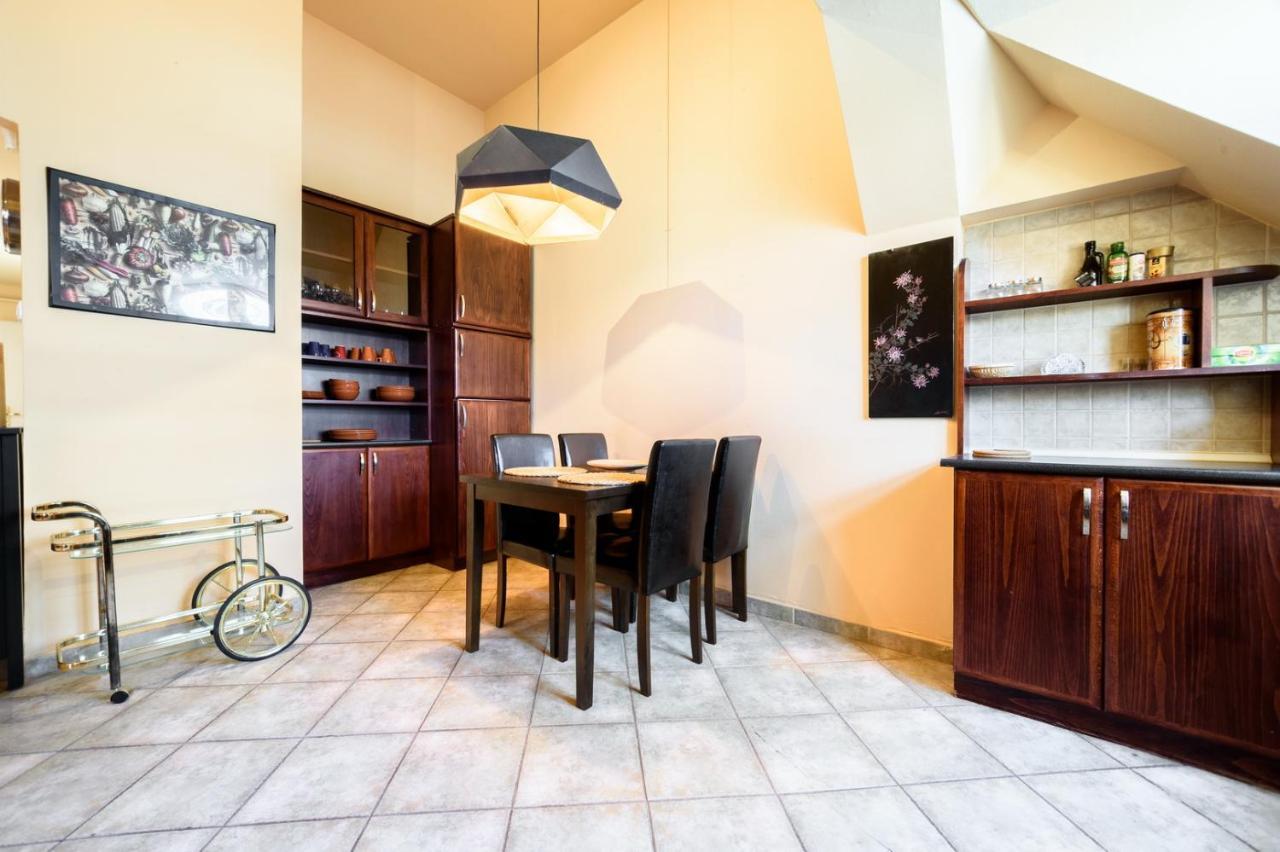 View To The Roofs Luxury Apartment With 2 Bedrooms 부다페스트 외부 사진