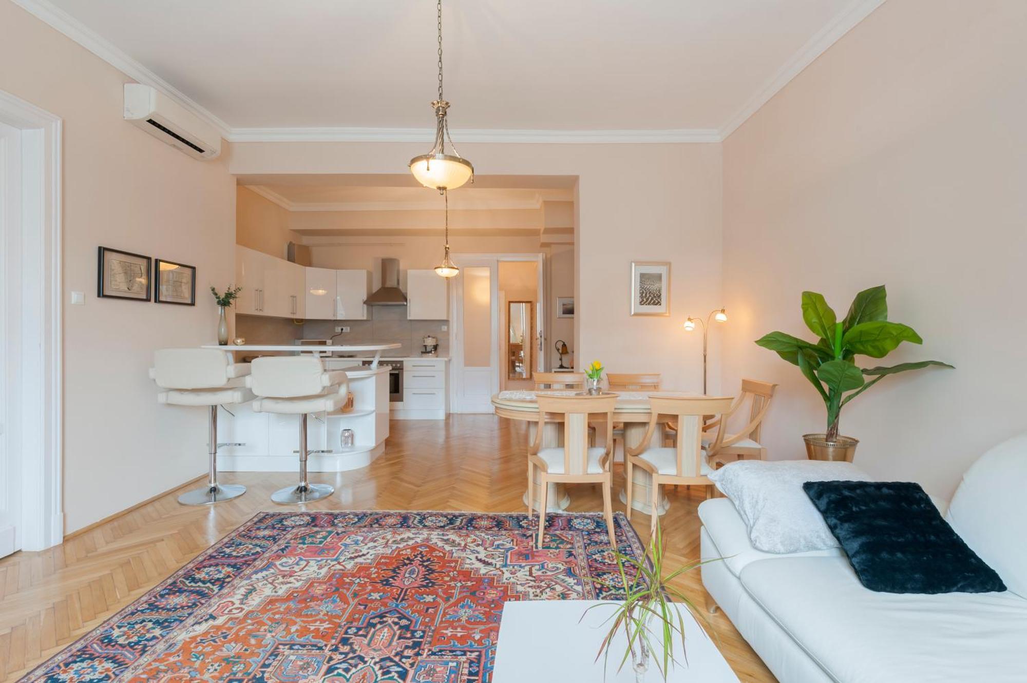 View To The Roofs Luxury Apartment With 2 Bedrooms 부다페스트 외부 사진