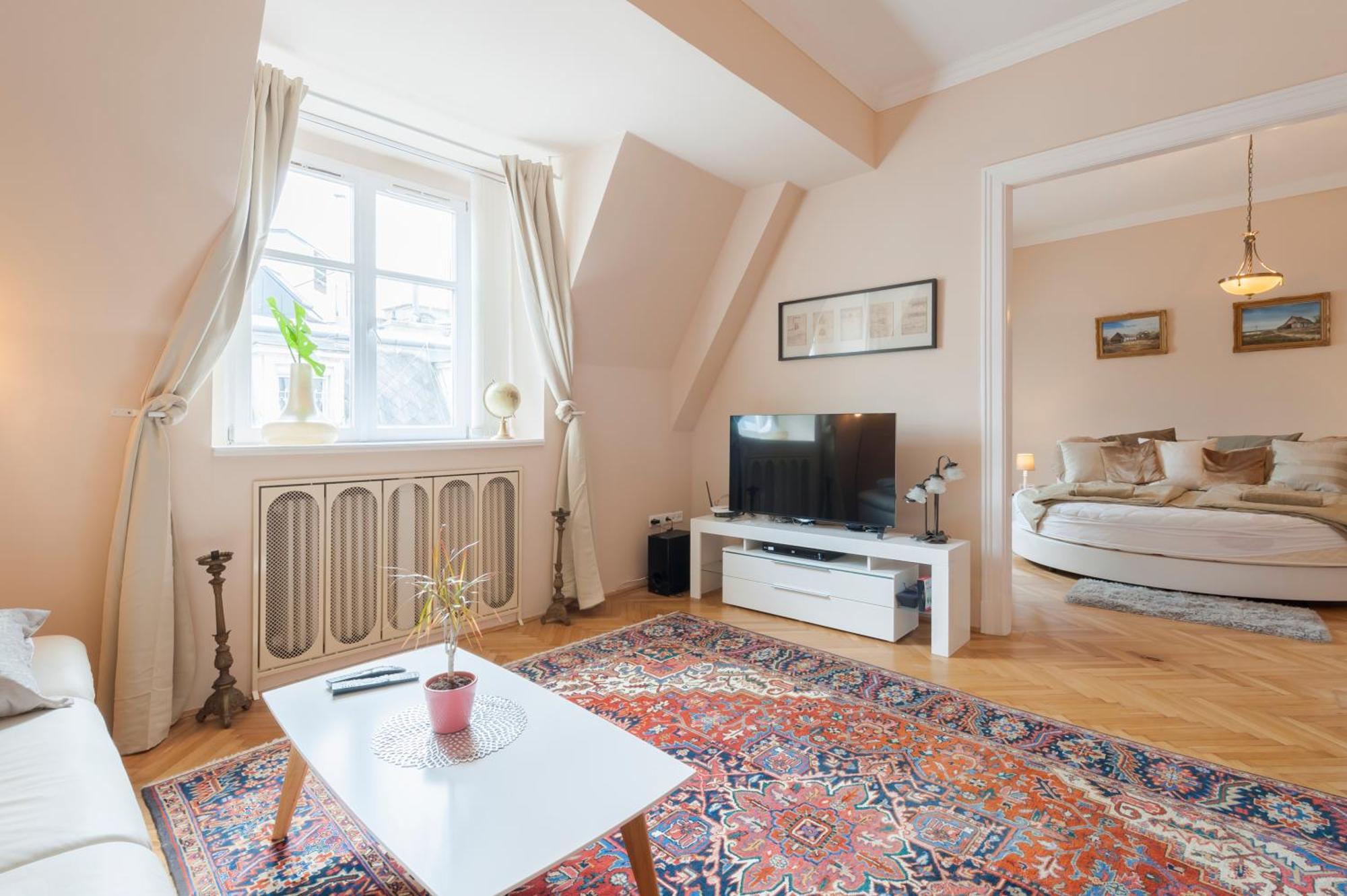 View To The Roofs Luxury Apartment With 2 Bedrooms 부다페스트 외부 사진