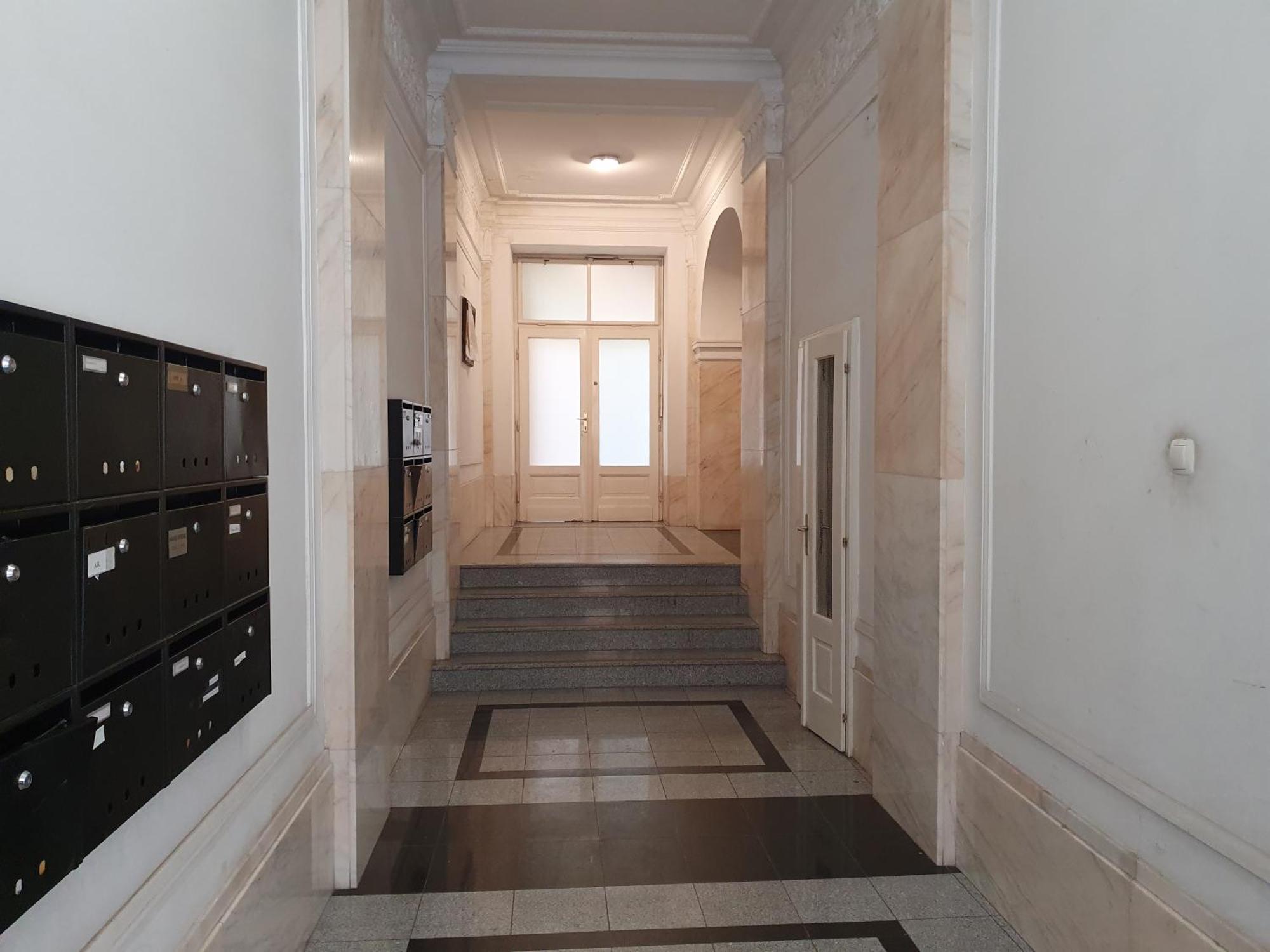 View To The Roofs Luxury Apartment With 2 Bedrooms 부다페스트 외부 사진